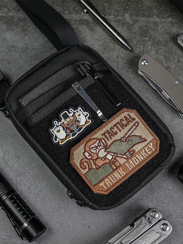Morral Viperade con parches personalizados en su panel frontal, ideal para mostrar insignias y distintivos tácticos