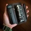funda de piel con clip metálico para multiherramienta y linterna viperade pj15