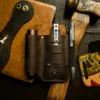 funda de piel con clip metálico para multiherramienta y linterna viperade pj15
