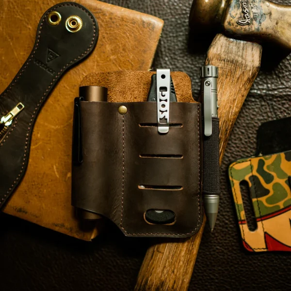 funda de piel con clip metálico para multiherramienta y linterna viperade pj15